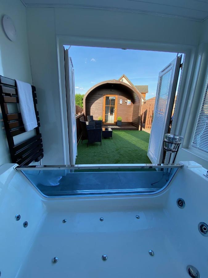 Highland Stays - Ben View Studio Pod & Jacuzzi Bath Форт-Уильям Экстерьер фото